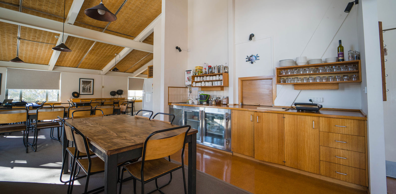 kitchen and dining facilities at Ripparoo Lodge