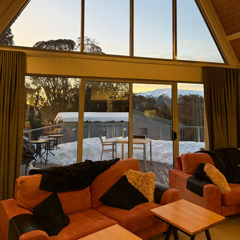 Ski lodge lounge - Ripparoo Lodge Falls Creek